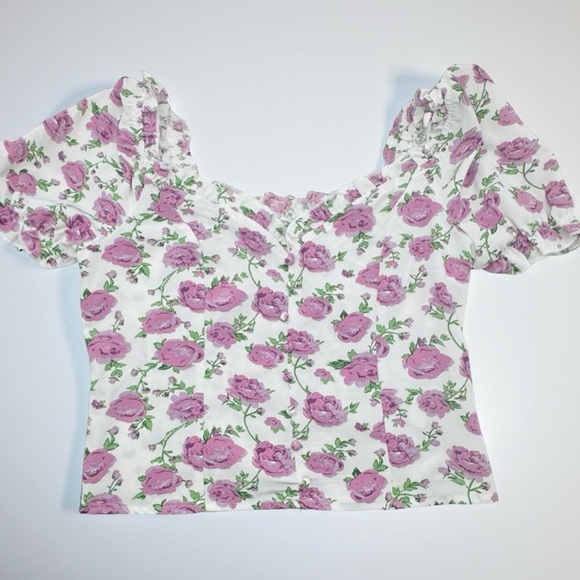 Cute Floral Top Size Medium in Juniors - Picture 3 of 4